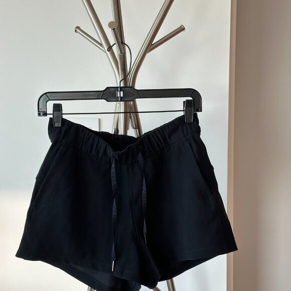 Lululemon On The Fly Short *2.5" Black Size 6 - Picture 5 of 6